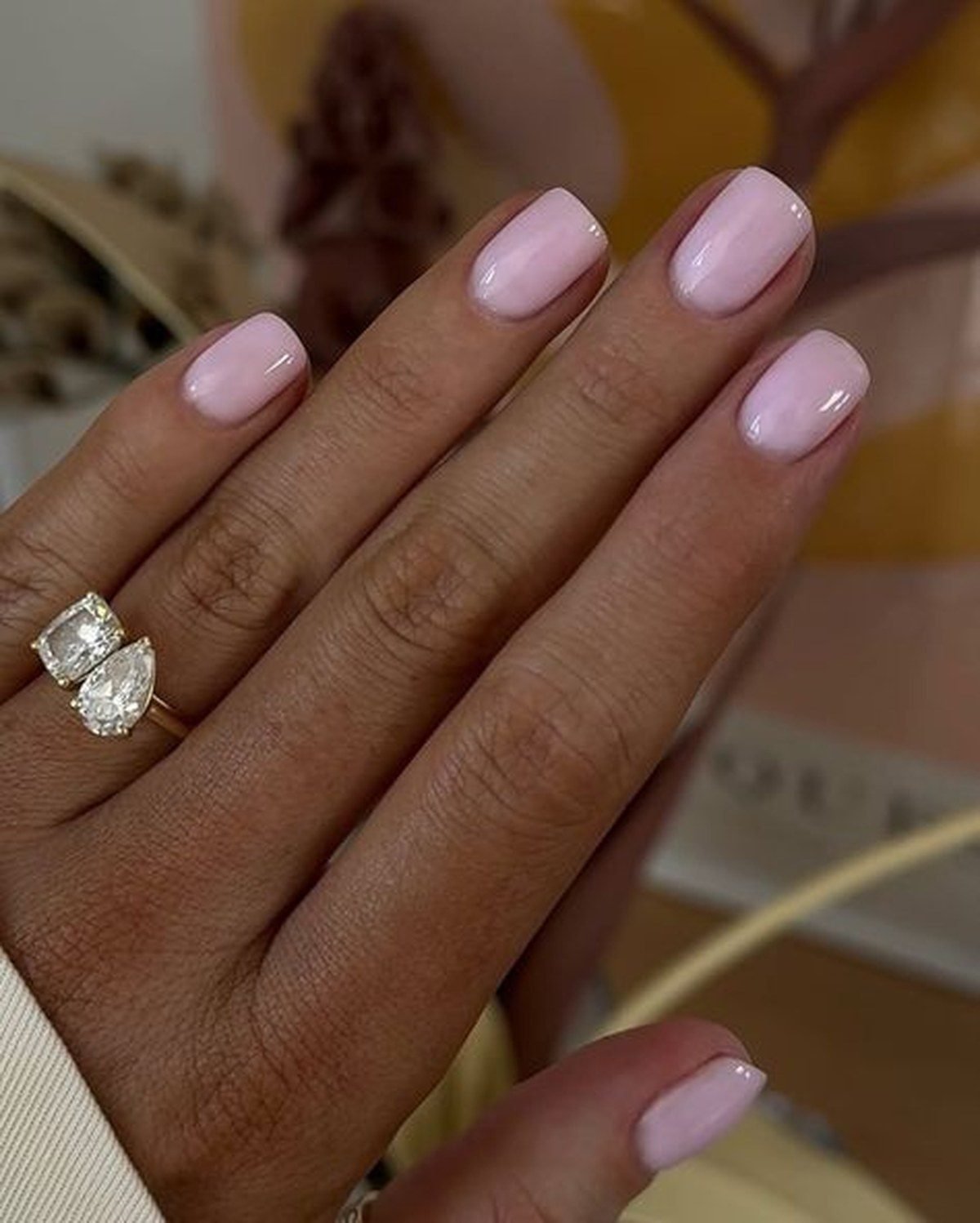 Short nude nails with thin gold line art