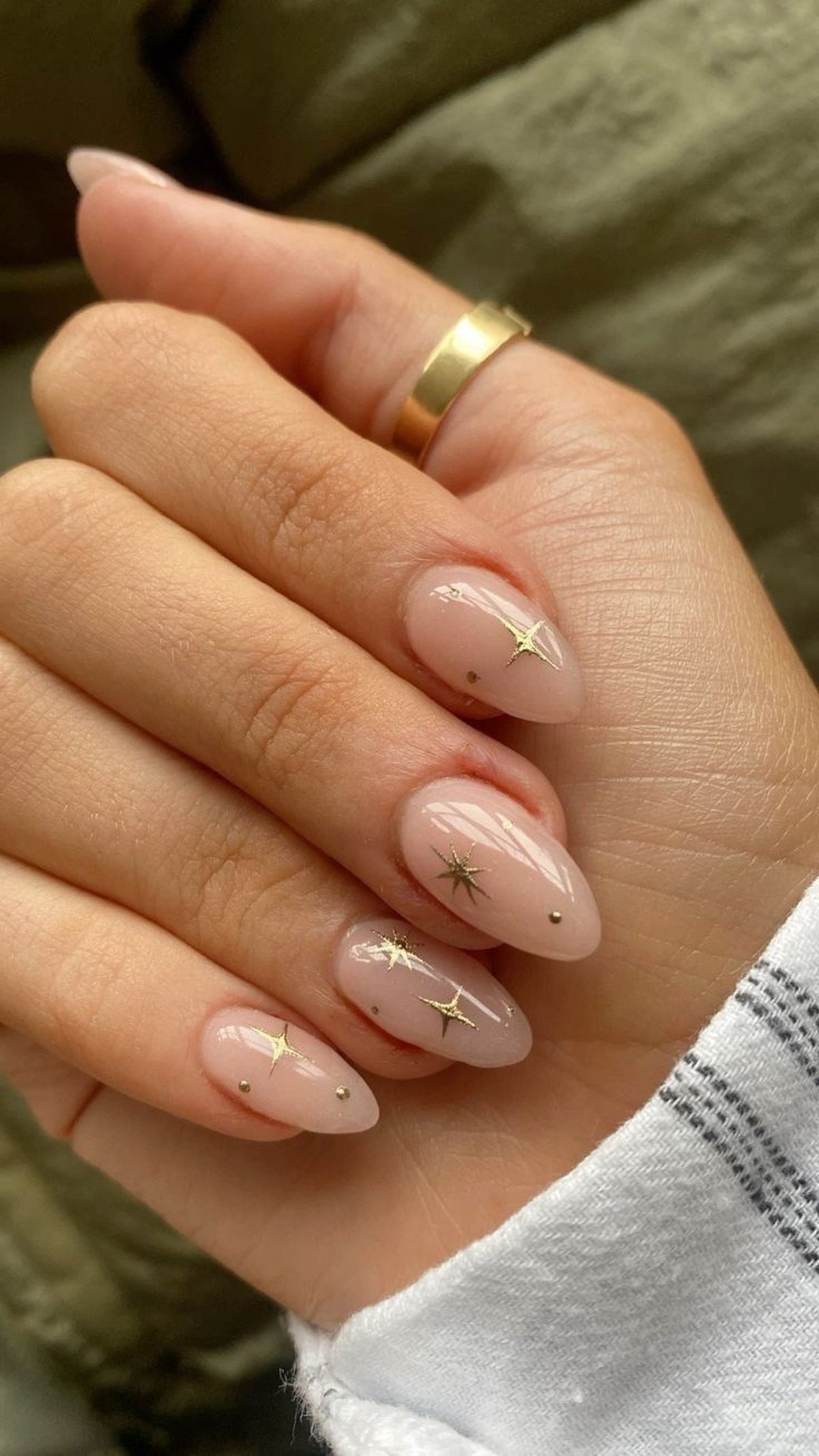 Short nude nails with gold cuticle dots