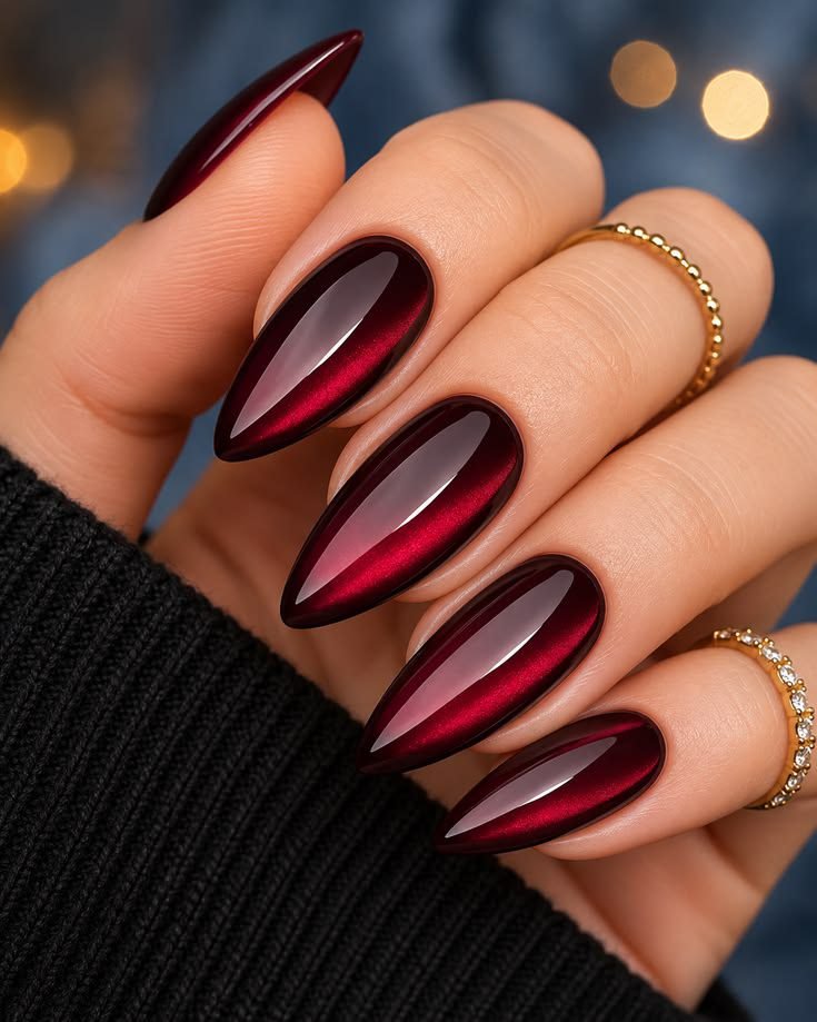 Wine red magnetic cat eye with glowing french tip band