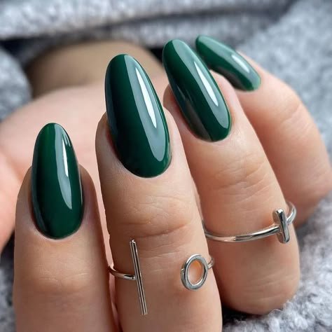 Deep mossy forest green nail polish manicure