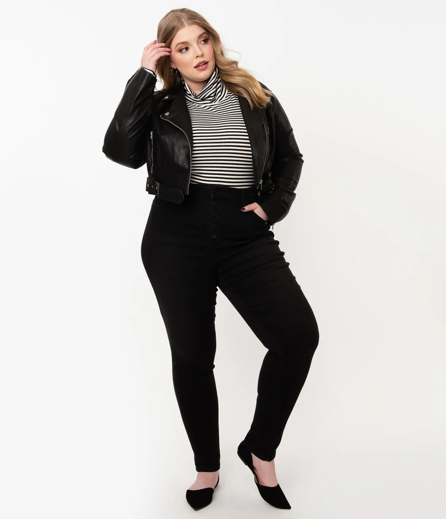 Plus size woman wearing black skinny jeans with a leather jacket