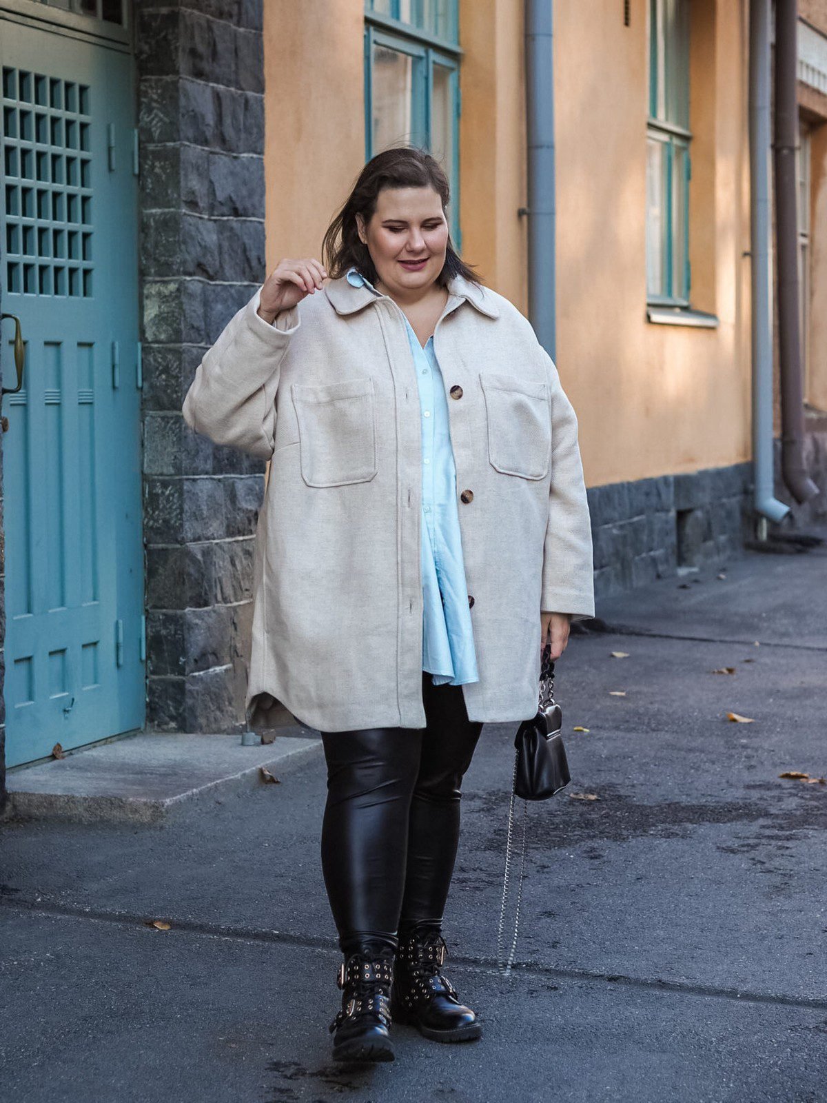 Plus size camel coat with black leggings and white sneakers for chic fall minimalism