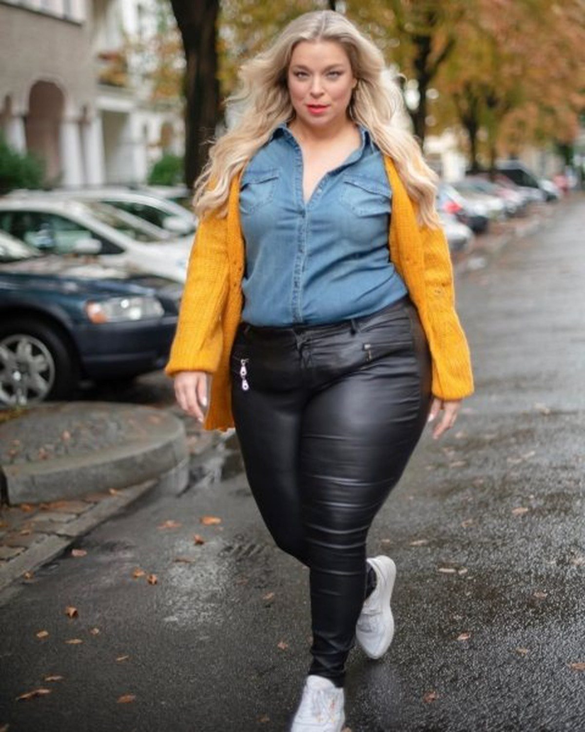 Plus size cropped sweater with high-waisted leggings and long coat for fall
