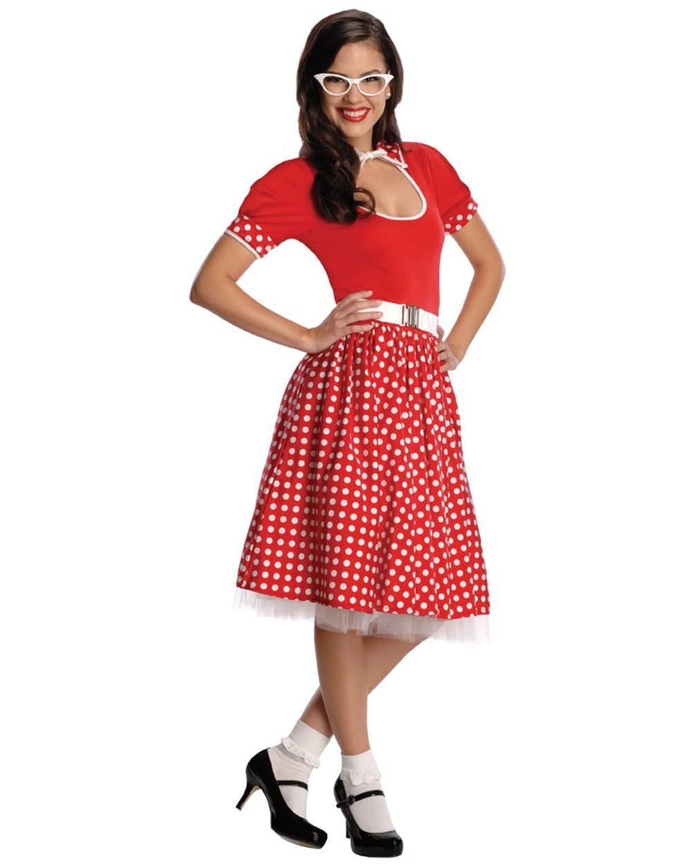 Woman in a 1950s housewife Halloween costume